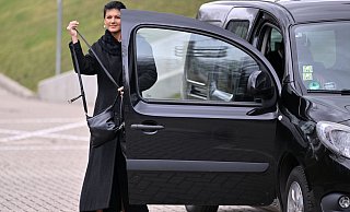 Sahra Wagenknecht (BSW) bezweifelt die Klimabilanz von Batterieautos «angesichts des gegenwärtigen Strommixes und des ungelösten Recyclingproblems». - Martin Schutt/dpa Sahra Wagenknecht (BSW) bezweifelt die Klimabilanz von Batterieautos «angesichts des gegenwärtigen Strommixes und des ungelösten Recyclingproblems». - Martin Schutt/dpa