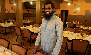 Mohammed Wasiullah Thimiri in seinem Restaurant Lazeez India in der Paderborner Königstraße. - Holger Kosbab Mohammed Wasiullah Thimiri in seinem Restaurant Lazeez India in der Paderborner Königstraße. - Holger Kosbab
