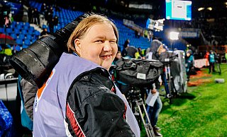 Mit Kamera am Spielfeldrand: Marc Köppelmann in seinem Element beim Fotografieren eines SCP-Spiels. - Besim Mazhiqi Mit Kamera am Spielfeldrand: Marc Köppelmann in seinem Element beim Fotografieren eines SCP-Spiels. - Besim Mazhiqi
