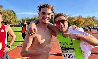 Am Sonntag fand bei bestem Wetter zum elfen Mal der Gütersloher DJK-Halbmarathon statt. - Robert Becker Am Sonntag fand bei bestem Wetter zum elfen Mal der Gütersloher DJK-Halbmarathon statt. - Robert Becker
