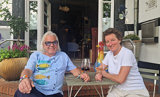 Konstantinos "Costa" Kuruklidis und seine Frau Yvonne Hermann wollen mit kleineren und preisgünstigeren Gerichten mehr Gäste in ihr Bistro im Kreis Gütersloh holen. - Uwe Pollmeier Konstantinos "Costa" Kuruklidis und seine Frau Yvonne Hermann wollen mit kleineren und preisgünstigeren Gerichten mehr Gäste in ihr Bistro im Kreis Gütersloh holen. - Uwe Pollmeier