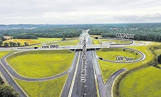 Verkehr wird entwirrt: Bislang knubbelt es sich an der Auffahrt zur A 33 im Berufsverkehr. Ab Mitte Dezember werden Lkw und Pkw getrennt auf die Autobahn geführt. - Jens Reddeker Verkehr wird entwirrt: Bislang knubbelt es sich an der Auffahrt zur A 33 im Berufsverkehr. Ab Mitte Dezember werden Lkw und Pkw getrennt auf die Autobahn geführt. - Jens Reddeker