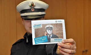 Wichtige Hinweise: Pflegekräfte können den Senioren eine Karte mit Hinweisen aushändigen. - Polizei Wichtige Hinweise: Pflegekräfte können den Senioren eine Karte mit Hinweisen aushändigen. - Polizei