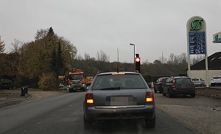 Die Autofahrer müssen Wartezeiten an der Ampel vor dem Tunnel einkalkulieren. - Simone Flörke Die Autofahrer müssen Wartezeiten an der Ampel vor dem Tunnel einkalkulieren. - Simone Flörke
