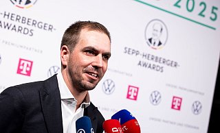 Philipp Lahm bei der Verleihung der Sepp-Herberger-Awards. - Michael Matthey/dpa Philipp Lahm bei der Verleihung der Sepp-Herberger-Awards. - Michael Matthey/dpa