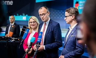 Die CDU will mit einem «Sofortprogramm» nach einer Regierungsübernahme die Wirtschaft ankurbeln und für mehr Sicherheit sorgen. Überschattet das AfD-Thema den Wahlparteitag in Berlin? - Christoph Soeder/dpa Die CDU will mit einem «Sofortprogramm» nach einer Regierungsübernahme die Wirtschaft ankurbeln und für mehr Sicherheit sorgen. Überschattet das AfD-Thema den Wahlparteitag in Berlin? - Christoph Soeder/dpa