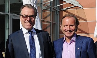 Clemens Tönnies (l.) und Hans-Ewald Reinert beim Unternehmertag 2015 in Versmold. - Archiv/Jan Herrmann Clemens Tönnies (l.) und Hans-Ewald Reinert beim Unternehmertag 2015 in Versmold. - Archiv/Jan Herrmann
