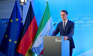 NRW-Ministerpräsident Hendrik Wüst (CDU) unterstützt Friedrich Merz als Kanzlerkandidaten der Union. - Henning Kaiser/dpa NRW-Ministerpräsident Hendrik Wüst (CDU) unterstützt Friedrich Merz als Kanzlerkandidaten der Union. - Henning Kaiser/dpa