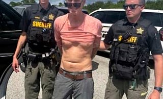 Abgeführt: Der Mann, der laut den Ermittlungen mutmaßlich auf Trump schießen wollte. - Uncredited/Martin County Sheriff’s Office/AP/dpa Abgeführt: Der Mann, der laut den Ermittlungen mutmaßlich auf Trump schießen wollte. - Uncredited/Martin County Sheriff’s Office/AP/dpa