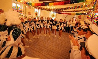 Bei der Feier am Rosenmontag im Steinheimer Rathaus erhält Christian Hundt den besonderen Orden. - David Schellenberg Bei der Feier am Rosenmontag im Steinheimer Rathaus erhält Christian Hundt den besonderen Orden. - David Schellenberg