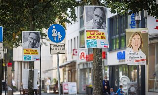 Wahlplakate in der Bielefelder Innenstadt: Die Parteien machen derzeit mächtig Werbung - das lockt offenbar nicht nur Vandalen an. - Sarah Jonek Wahlplakate in der Bielefelder Innenstadt: Die Parteien machen derzeit mächtig Werbung - das lockt offenbar nicht nur Vandalen an. - Sarah Jonek