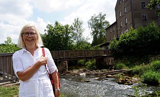 Kirchlengerns Bürgermeister-Kandidatin Ulrike Schwarze an der Brausemühle. - Niklas Krämer Kirchlengerns Bürgermeister-Kandidatin Ulrike Schwarze an der Brausemühle. - Niklas Krämer