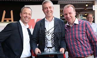 Der neue Pader-Pfau-Preisträger Stefan Evers (Mitte) mit Laudator Mario Czaja (l.) und Ulrich Lange (Kreisvorsitzender der Mittelstandsvereinigung). - Holger Kosbab Der neue Pader-Pfau-Preisträger Stefan Evers (Mitte) mit Laudator Mario Czaja (l.) und Ulrich Lange (Kreisvorsitzender der Mittelstandsvereinigung). - Holger Kosbab