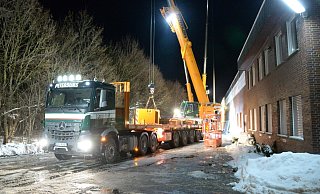 Teile des Daches einer Werkhalle des Türenherstellers HGM ist aufgrund der massiven Schneelast eingestürzt. Der Geschäftsführer geht von einem Millionenschaden aus. - Andreas Eickhoff Teile des Daches einer Werkhalle des Türenherstellers HGM ist aufgrund der massiven Schneelast eingestürzt. Der Geschäftsführer geht von einem Millionenschaden aus. - Andreas Eickhoff