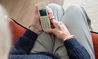 Nachdem die Seniorin den Diebstahl bemerkte, rief sie die Polizei. - Pixabay (Symbolbild) Nachdem die Seniorin den Diebstahl bemerkte, rief sie die Polizei. - Pixabay (Symbolbild)