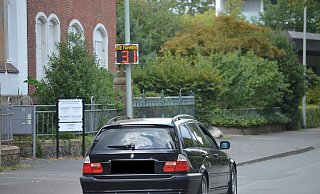 Die Tempoanzeige an der Hohenzollernstraße wird von den meisten Autofahrern ignoriert, beschweren sich Anwohner. - Alexander Lange Die Tempoanzeige an der Hohenzollernstraße wird von den meisten Autofahrern ignoriert, beschweren sich Anwohner. - Alexander Lange