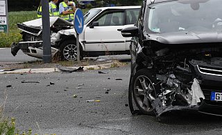 Bei einem Unfall am Sonntagnachmittag auf der Kreuzung Berliner Straße/Osnabrücker Landstraße/ Haller Straße wurden vier Personen verletzt. - Andreas Eickhoff Bei einem Unfall am Sonntagnachmittag auf der Kreuzung Berliner Straße/Osnabrücker Landstraße/ Haller Straße wurden vier Personen verletzt. - Andreas Eickhoff
