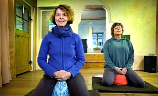 Ulla Aulenbacher Werche (links) und NW-Redakteurin Nicole Hille-Priebe im Meditationsraum. - Andreas Frücht Ulla Aulenbacher Werche (links) und NW-Redakteurin Nicole Hille-Priebe im Meditationsraum. - Andreas Frücht