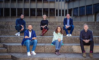 Riza Öztürk (vorn links) führt die neue SPD-Ratsfraktion, Sven Frischemeier, Miriam Pospich, Lars Nockemann (hinten von links), Regine Weißenfeld und Björn Klaus gehören zum Vorstand, der stärker auf soziale Themen setzen will. - Mike-Dennis Müller / www.mdm.photo Riza Öztürk (vorn links) führt die neue SPD-Ratsfraktion, Sven Frischemeier, Miriam Pospich, Lars Nockemann (hinten von links), Regine Weißenfeld und Björn Klaus gehören zum Vorstand, der stärker auf soziale Themen setzen will. - Mike-Dennis Müller / www.mdm.photo