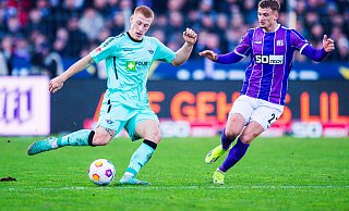 Laurin Curda (l.), hier im Duell gegen den Osnabrücker Michael Cuisance, ist derzeit eine feste Größe in der Paderborner Defensive. - Imago Images Laurin Curda (l.), hier im Duell gegen den Osnabrücker Michael Cuisance, ist derzeit eine feste Größe in der Paderborner Defensive. - Imago Images