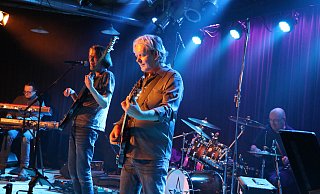 Die Gruppe GAMP mit Andreas Hölscher (Keyboard, v.l.), Marius Maschmeyer (Bass und Gesang), Peer Rustemeier (Gitarre) und Georg Löwe (Schlagzeug) lebte auf der Bühne ihre Leidenschaft für die Musik von Police, Genesis, Sting und Peter Gabriel aus. - Sonja Rohlfing Die Gruppe GAMP mit Andreas Hölscher (Keyboard, v.l.), Marius Maschmeyer (Bass und Gesang), Peer Rustemeier (Gitarre) und Georg Löwe (Schlagzeug) lebte auf der Bühne ihre Leidenschaft für die Musik von Police, Genesis, Sting und Peter Gabriel aus. - Sonja Rohlfing