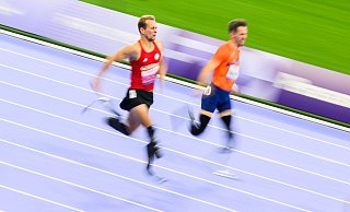 Johannes Floors gewinnt Silber in Paris. - Julian Stratenschulte/dpa Johannes Floors gewinnt Silber in Paris. - Julian Stratenschulte/dpa