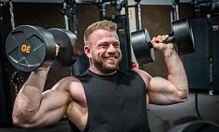Jan Katzenmeier ist Wettkampf-Bodybuilder. Durch seine Diabetes-Erkrankung muss er beim Training und der Ernährung besonders aufpassen. - Sarah Jonek Jan Katzenmeier ist Wettkampf-Bodybuilder. Durch seine Diabetes-Erkrankung muss er beim Training und der Ernährung besonders aufpassen. - Sarah Jonek