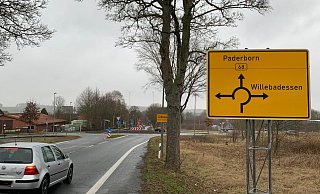 Der Kreisel an der südlichen Ortseinfahrt nach Lichtenau kann laut Straßen NRW nicht als Vorbild für Dörenhagen dienen, weil er sich in geschlossener Ortslage befindet. - Jens Reddeker Der Kreisel an der südlichen Ortseinfahrt nach Lichtenau kann laut Straßen NRW nicht als Vorbild für Dörenhagen dienen, weil er sich in geschlossener Ortslage befindet. - Jens Reddeker