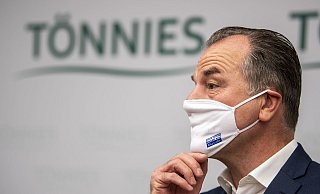 Clemens Tönnies beklagt sich in einem Schreiben an mehrere Ausschüsse des Landtags über die Kritik, die ihm entgegenschlägt. - picture alliance/dpa Clemens Tönnies beklagt sich in einem Schreiben an mehrere Ausschüsse des Landtags über die Kritik, die ihm entgegenschlägt. - picture alliance/dpa