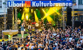 Dreadnut Inc. sorgt auf der Kulturbrunnen-Bühne für mächtig Stimmung. - BESIM MAZHIQI Dreadnut Inc. sorgt auf der Kulturbrunnen-Bühne für mächtig Stimmung. - BESIM MAZHIQI