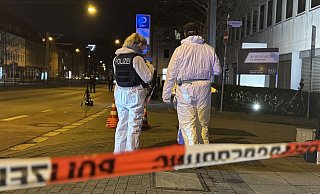Die Spurensicherung nimmt nach der Tat an der Kreuzstraße Ecke Siekerstraße die Beweisstücke auf. - Paul Brinkmann Die Spurensicherung nimmt nach der Tat an der Kreuzstraße Ecke Siekerstraße die Beweisstücke auf. - Paul Brinkmann
