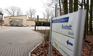 Die Grundschule Bustedt wird von etwa 200 Kindern besucht. Zwei von ihnen sind geflüchtete Schüler aus der Ukraine. - Gerald Dunkel Die Grundschule Bustedt wird von etwa 200 Kindern besucht. Zwei von ihnen sind geflüchtete Schüler aus der Ukraine. - Gerald Dunkel