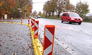 Die Kreuzung Bünder Straße/Sandbrink/Badstraße ist nach der Einengung durch Leitschwellen kein Unfallschwerpunkt mehr. - Björn Kenter Die Kreuzung Bünder Straße/Sandbrink/Badstraße ist nach der Einengung durch Leitschwellen kein Unfallschwerpunkt mehr. - Björn Kenter