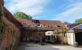 Außen ist von dem verhängnisvollen Brand-Abend nur noch wenig zu sehen. Das Innere der Wohnung in Versmold im Kreis Gütersloh ist allerdings unbewohnbar. - Andre Schneider Außen ist von dem verhängnisvollen Brand-Abend nur noch wenig zu sehen. Das Innere der Wohnung in Versmold im Kreis Gütersloh ist allerdings unbewohnbar. - Andre Schneider