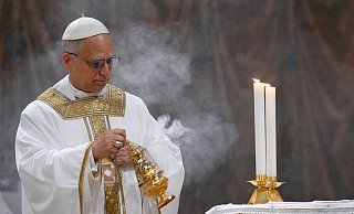 Am Morgen nach seiner Wahl zelebrierte der neue Papst eine Messe in der Sixtinischen Kapelle. - Uncredited/Vatican media/AP/dpa Am Morgen nach seiner Wahl zelebrierte der neue Papst eine Messe in der Sixtinischen Kapelle. - Uncredited/Vatican media/AP/dpa