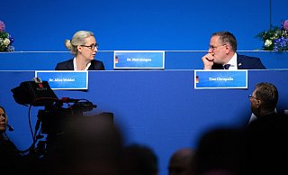 Die AfD-Bundesvorsitzenden Alice Weidel und Tino Chrupalla beim Bundesparteitag der AfD in der Grugahalle in Essen. - Bernd von Jutrczenka/dpa Die AfD-Bundesvorsitzenden Alice Weidel und Tino Chrupalla beim Bundesparteitag der AfD in der Grugahalle in Essen. - Bernd von Jutrczenka/dpa