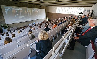 Festakt zur Aufnahme des Lehrbetriebs an der Medizinfakultät OWL im neuen Hörsaal. - Andreas Zobe Festakt zur Aufnahme des Lehrbetriebs an der Medizinfakultät OWL im neuen Hörsaal. - Andreas Zobe