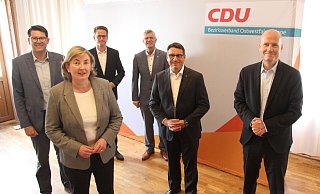 Die Die Bundestagskandidaten der CDU in OWL: Joachim Ebmeyer (v.l.), Angelika Westerwelle, Carsten Linnemann, Christian Haase, Oliver Vogt und Ralph Brinkhaus. Kandidatin Kerstin Vieregge fehlt auf dem Foto. - Carolin Nieder-Entgelmeier Die Die Bundestagskandidaten der CDU in OWL: Joachim Ebmeyer (v.l.), Angelika Westerwelle, Carsten Linnemann, Christian Haase, Oliver Vogt und Ralph Brinkhaus. Kandidatin Kerstin Vieregge fehlt auf dem Foto. - Carolin Nieder-Entgelmeier