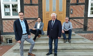 Ingmar Reisige (l.) ist der FDP-Bürgermeisterkandidat. Er wird unterstützt von (v. l.) Marc Lürbke FDP-Landtagsmitglied, Udo Fölling FDP-Stadverbands- und Fraktionsvorsitzender und Walter Hammerschmidt. - FDP Bad Wünnenberg Ingmar Reisige (l.) ist der FDP-Bürgermeisterkandidat. Er wird unterstützt von (v. l.) Marc Lürbke FDP-Landtagsmitglied, Udo Fölling FDP-Stadverbands- und Fraktionsvorsitzender und Walter Hammerschmidt. - FDP Bad Wünnenberg