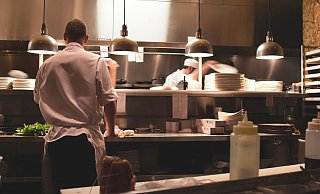 Ein 30-jähriger Klinik-Koch aus Bad Oeynhausen soll eine Auszubildende im Kühlhaus und im Auto sexuell belästigt haben. - Symbolfoto: Pixabay Ein 30-jähriger Klinik-Koch aus Bad Oeynhausen soll eine Auszubildende im Kühlhaus und im Auto sexuell belästigt haben. - Symbolfoto: Pixabay