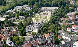 Im Zentrum von Schloß Neuhaus gibt es viel Verbesserungspotenzial, wie das Planungsbüro Junker + Kruse erkennt. - Gerd Vieler Im Zentrum von Schloß Neuhaus gibt es viel Verbesserungspotenzial, wie das Planungsbüro Junker + Kruse erkennt. - Gerd Vieler