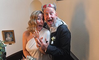 Dany und Tom Lehel haben in Gütersloh geheiratet. Im vergangenen Jahr ist er für sie aus Köln nach OWL gezogen. - Jens Dünhölter Dany und Tom Lehel haben in Gütersloh geheiratet. Im vergangenen Jahr ist er für sie aus Köln nach OWL gezogen. - Jens Dünhölter