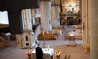 So sah es im Mai vergangenen Jahres bei den ersten Gottesdiensten mit Maske und Abstand nach der Coronapause in der Münsterkirche aus. - Ralf Bittner So sah es im Mai vergangenen Jahres bei den ersten Gottesdiensten mit Maske und Abstand nach der Coronapause in der Münsterkirche aus. - Ralf Bittner