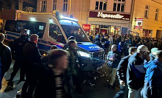 Friedliche Arminia-Fans wurden von der Berliner Polizei geräumt. - Jörg Dieckmann Friedliche Arminia-Fans wurden von der Berliner Polizei geräumt. - Jörg Dieckmann