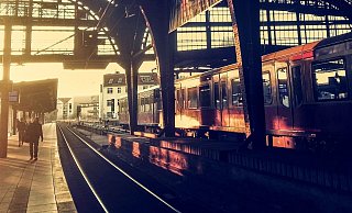 Rassistische Beleidigungen im Zug. - Symbolfoto Rassistische Beleidigungen im Zug. - Symbolfoto