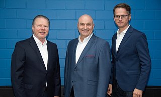 Thomas Sagel (M.), übernimmt das Amt des Präsidenten. Carsten Linnemann (r.) und Ralph-Jörg Wezork werden Vizepräsidenten. - SC Paderborn Thomas Sagel (M.), übernimmt das Amt des Präsidenten. Carsten Linnemann (r.) und Ralph-Jörg Wezork werden Vizepräsidenten. - SC Paderborn
