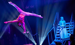 Der Paderborner Weihnachtscircus verzaubert jedes Jahr mit einer beeindruckenden Mischung aus Akrobatik, Comedy und faszinierenden Darbietungen. - Niklas Tüns Der Paderborner Weihnachtscircus verzaubert jedes Jahr mit einer beeindruckenden Mischung aus Akrobatik, Comedy und faszinierenden Darbietungen. - Niklas Tüns