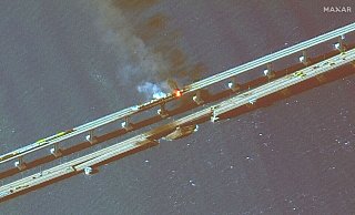 Die Krim-Brücke verbindet die Halbinsel mit Russland: Wer oder was steckt hinter der Explosion? - Uncredited/Maxar Technologies/AP/dpa Die Krim-Brücke verbindet die Halbinsel mit Russland: Wer oder was steckt hinter der Explosion? - Uncredited/Maxar Technologies/AP/dpa