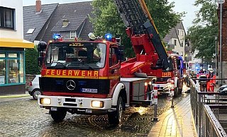Im Einsatz: Die Feuerwehr in Steinheim. - Ariane Mönikes Im Einsatz: Die Feuerwehr in Steinheim. - Ariane Mönikes