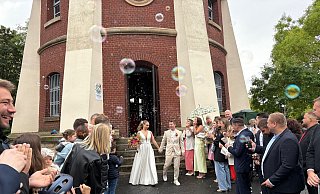 Besondere Hochzeitslocation: Der Gütersloher Wasserturm wurde am Wochenende für fünf Paare zum Standesamt. - Stadt Gütersloh Besondere Hochzeitslocation: Der Gütersloher Wasserturm wurde am Wochenende für fünf Paare zum Standesamt. - Stadt Gütersloh